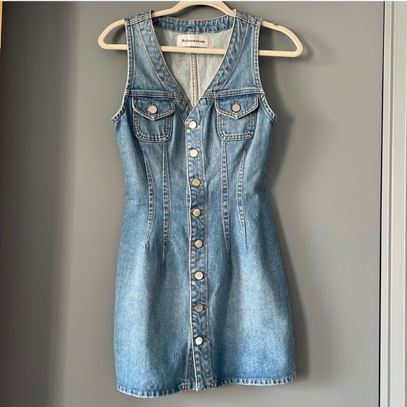 Reformation Colby Denis Dress in denim wash. Size 2 in perfect conditions! - Picture 4 of 7